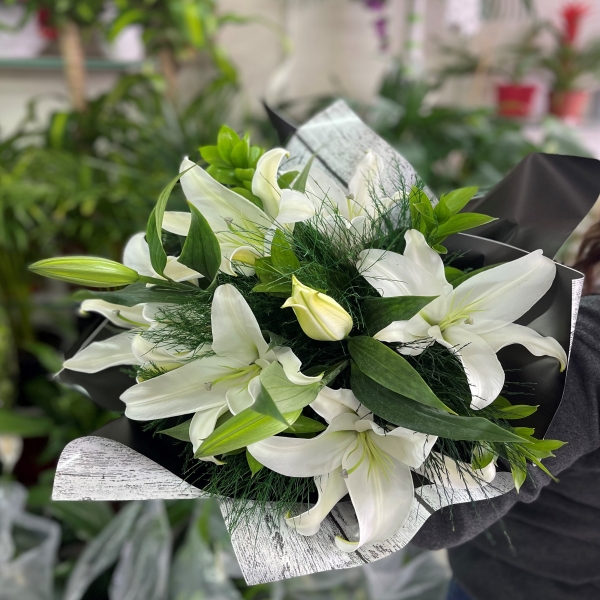  Antalya Çiçekçiler Beyaz Lilyum Buketi